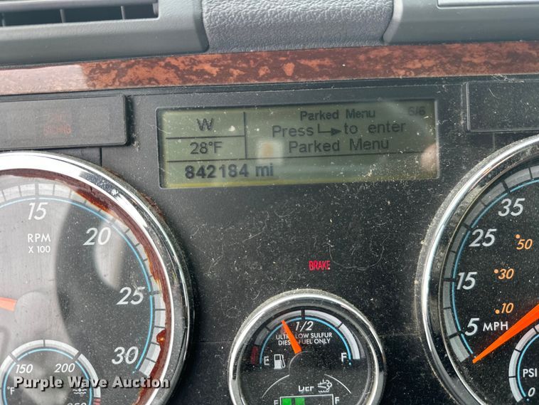 image for item FK1558 2015 Freightliner Cascadia semi truck