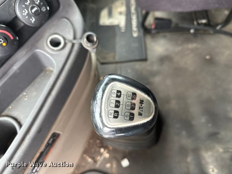 image for item FK1558 2015 Freightliner Cascadia semi truck