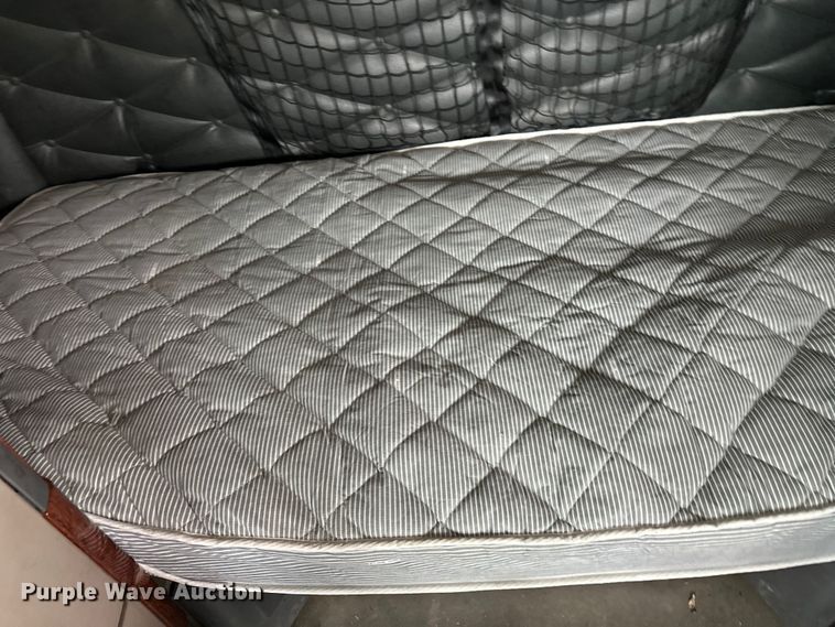 image for item FK1558 2015 Freightliner Cascadia semi truck