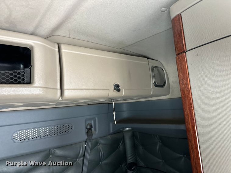 image for item FK1558 2015 Freightliner Cascadia semi truck