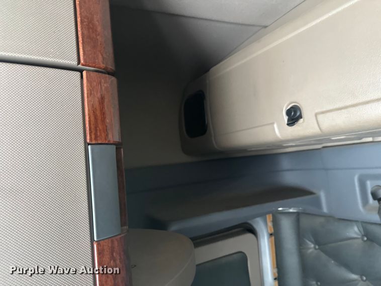 image for item FK1558 2015 Freightliner Cascadia semi truck