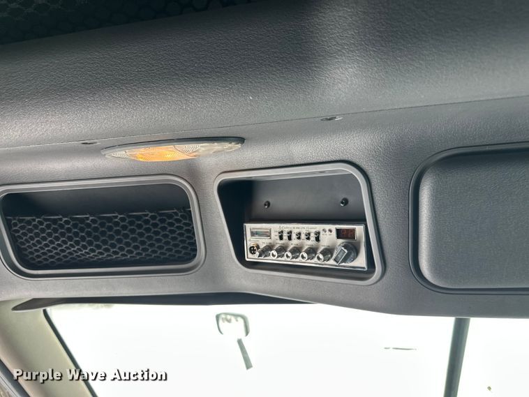 image for item FK1558 2015 Freightliner Cascadia semi truck