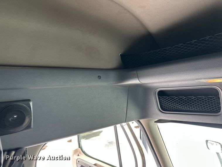 image for item FK1558 2015 Freightliner Cascadia semi truck