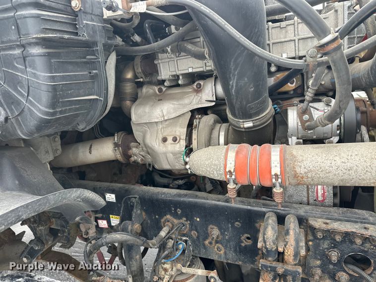 image for item FK1558 2015 Freightliner Cascadia semi truck