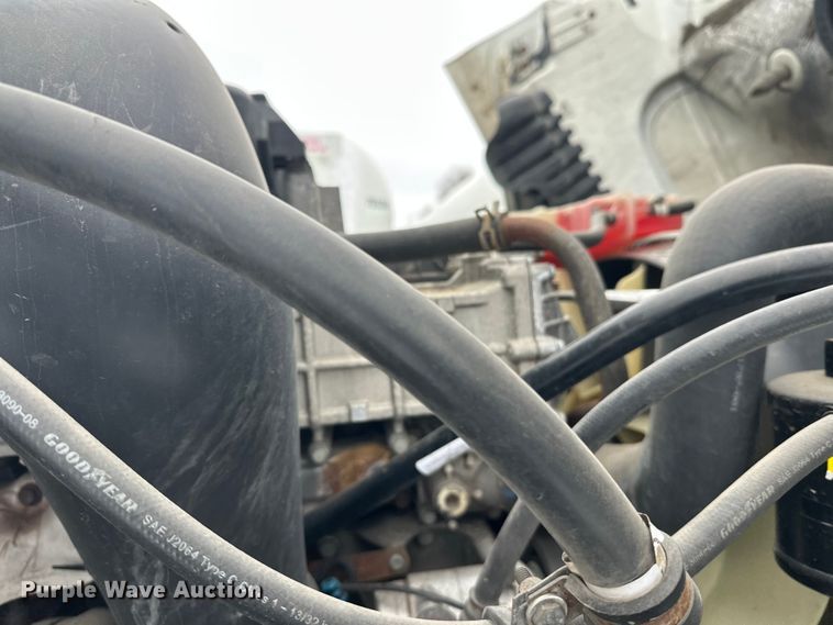 image for item FK1558 2015 Freightliner Cascadia semi truck