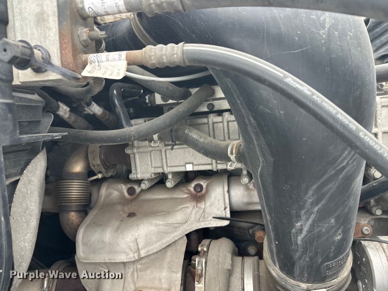 image for item FK1558 2015 Freightliner Cascadia semi truck