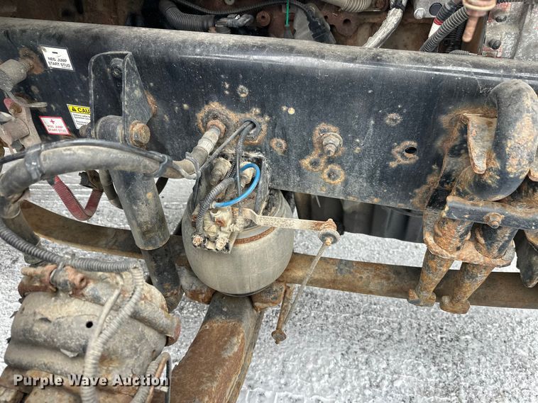 image for item FK1558 2015 Freightliner Cascadia semi truck