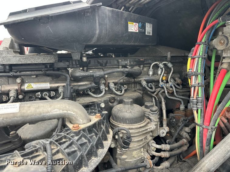 image for item FK1558 2015 Freightliner Cascadia semi truck