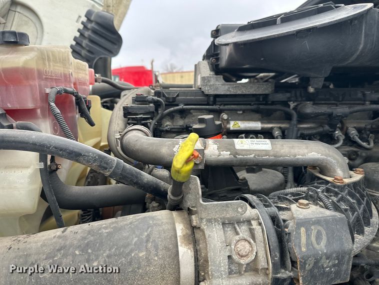 image for item FK1558 2015 Freightliner Cascadia semi truck