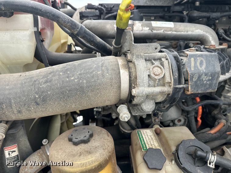 image for item FK1558 2015 Freightliner Cascadia semi truck