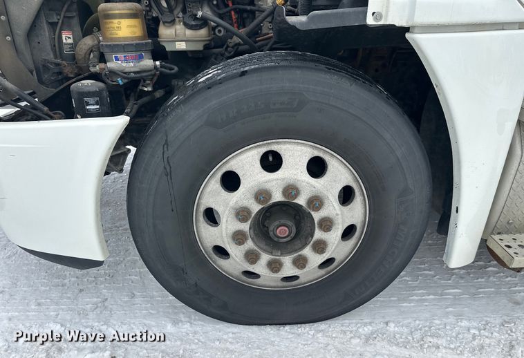 image for item FK1558 2015 Freightliner Cascadia semi truck