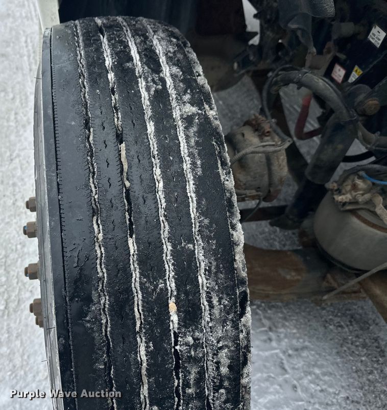 image for item FK1558 2015 Freightliner Cascadia semi truck