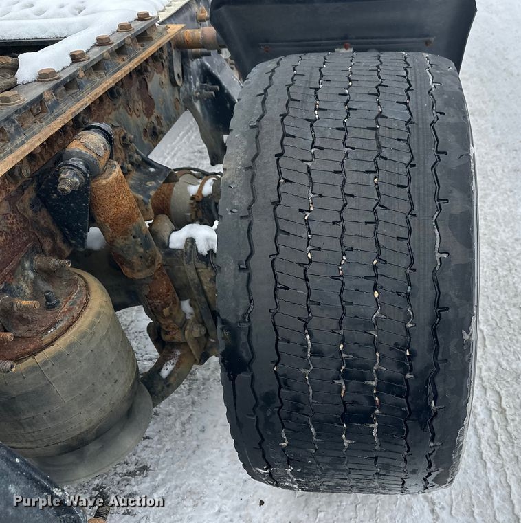 image for item FK1558 2015 Freightliner Cascadia semi truck