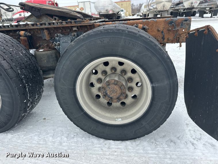 image for item FK1558 2015 Freightliner Cascadia semi truck