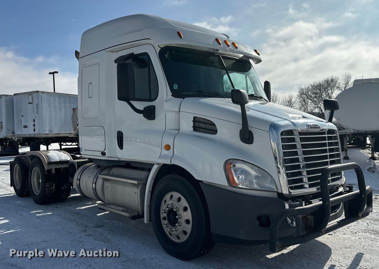 image for item FK1562 2014 Freightliner Cascadia semi truck