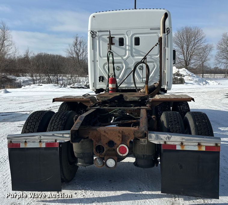 image for item FK1562 2014 Freightliner Cascadia semi truck