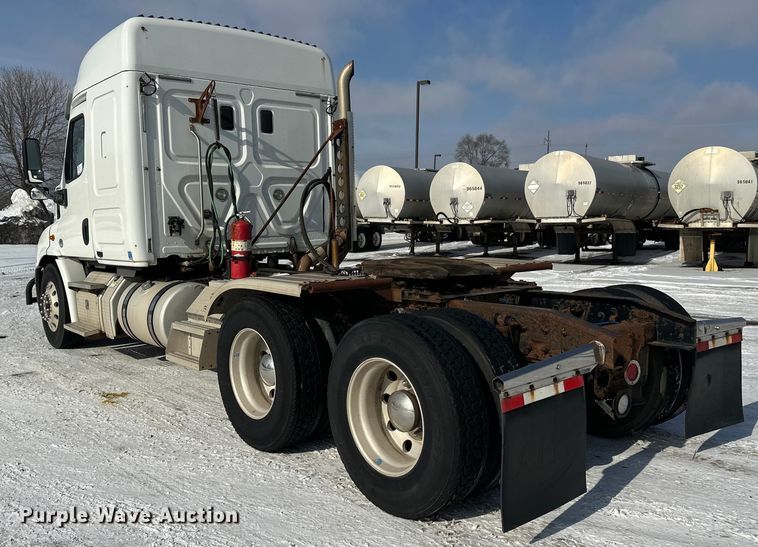 image for item FK1562 2014 Freightliner Cascadia semi truck