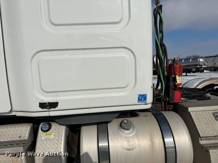 image for item FK1562 2014 Freightliner Cascadia semi truck