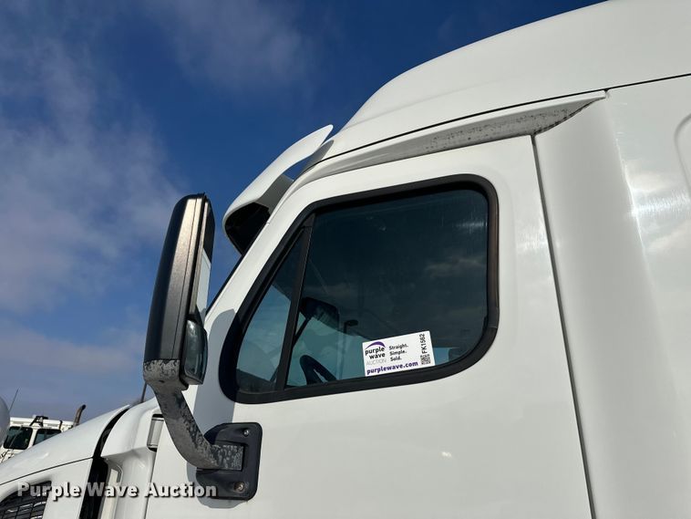 image for item FK1562 2014 Freightliner Cascadia semi truck