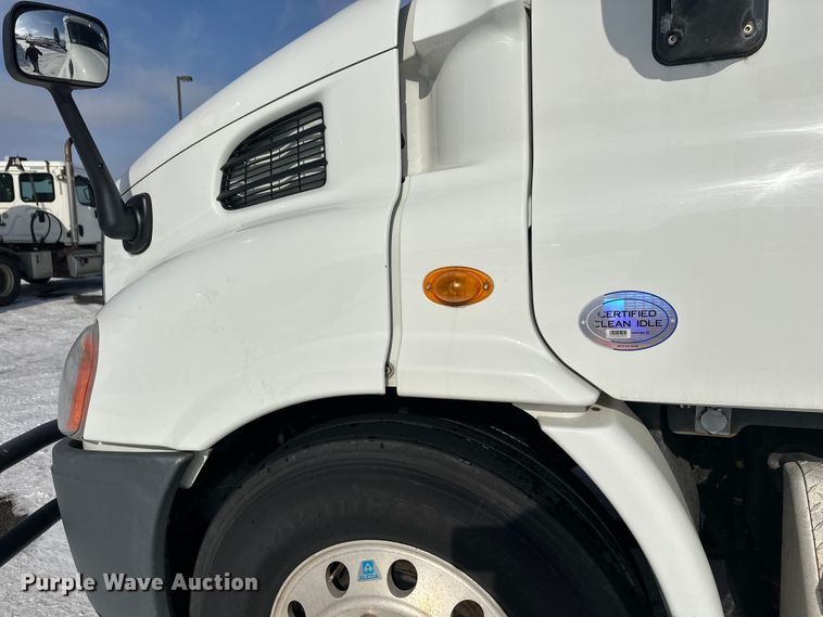 image for item FK1562 2014 Freightliner Cascadia semi truck