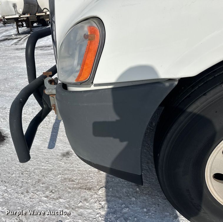 image for item FK1562 2014 Freightliner Cascadia semi truck