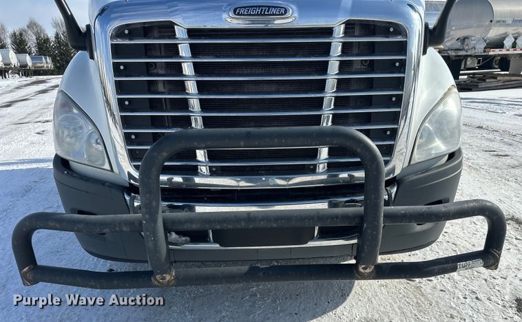 image for item FK1562 2014 Freightliner Cascadia semi truck
