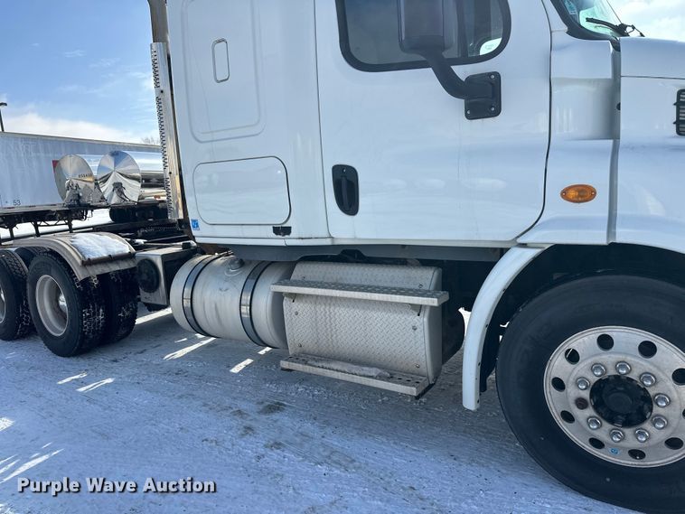 image for item FK1562 2014 Freightliner Cascadia semi truck