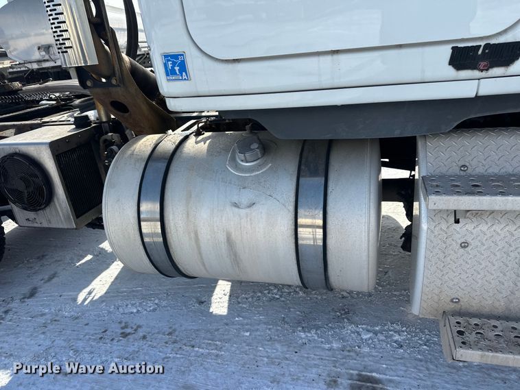 image for item FK1562 2014 Freightliner Cascadia semi truck