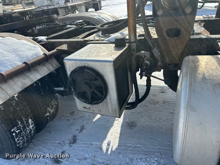 image for item FK1562 2014 Freightliner Cascadia semi truck