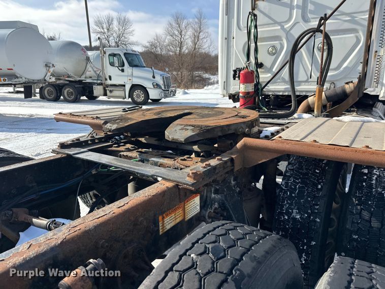 image for item FK1562 2014 Freightliner Cascadia semi truck