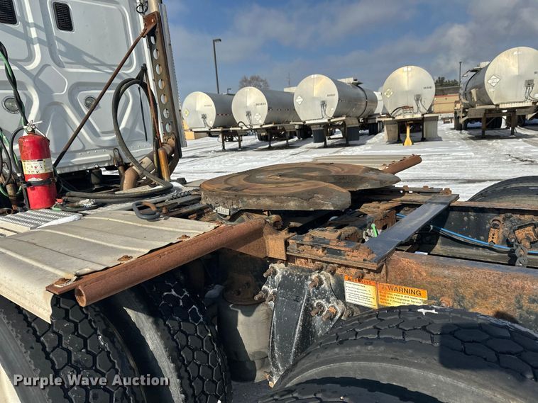 image for item FK1562 2014 Freightliner Cascadia semi truck