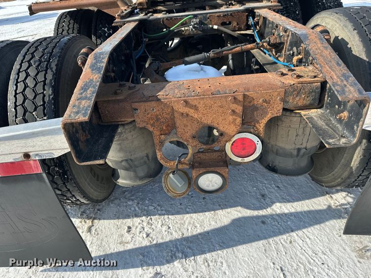 image for item FK1562 2014 Freightliner Cascadia semi truck