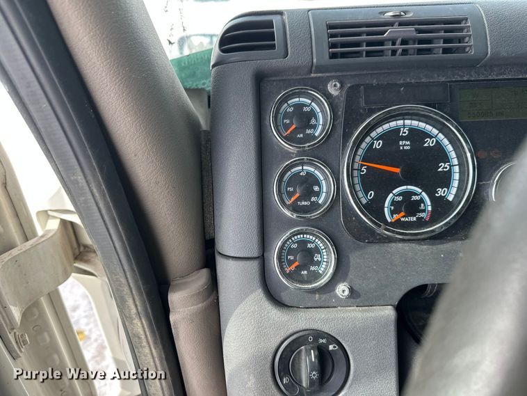 image for item FK1562 2014 Freightliner Cascadia semi truck