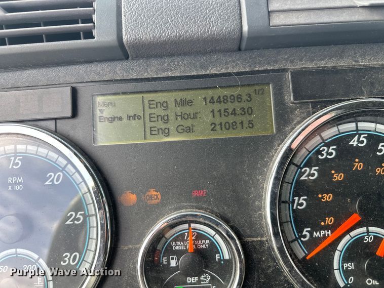 image for item FK1562 2014 Freightliner Cascadia semi truck