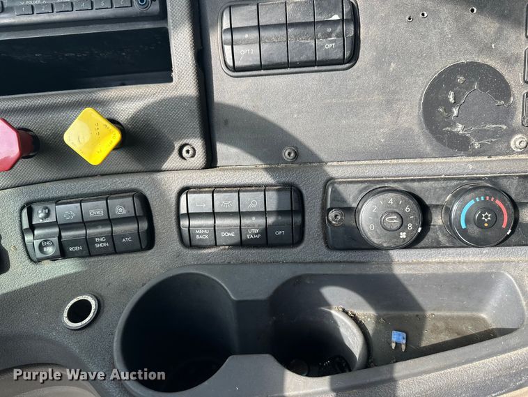 image for item FK1562 2014 Freightliner Cascadia semi truck