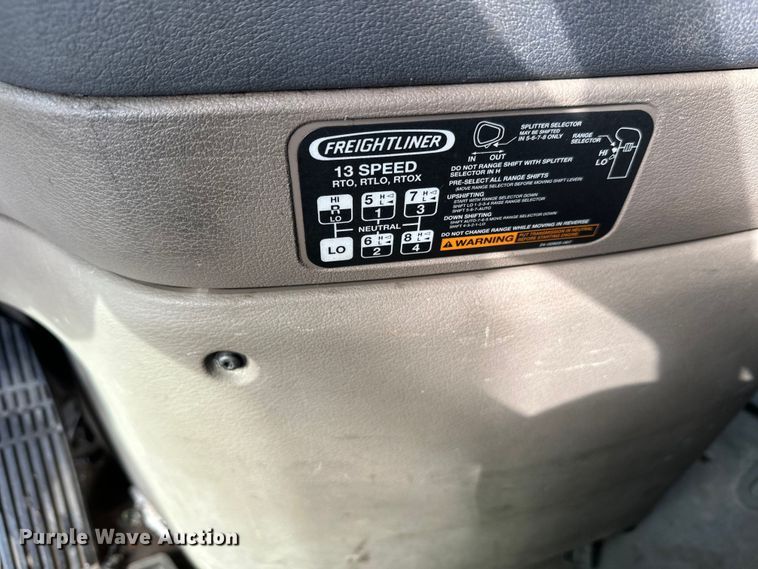 image for item FK1562 2014 Freightliner Cascadia semi truck