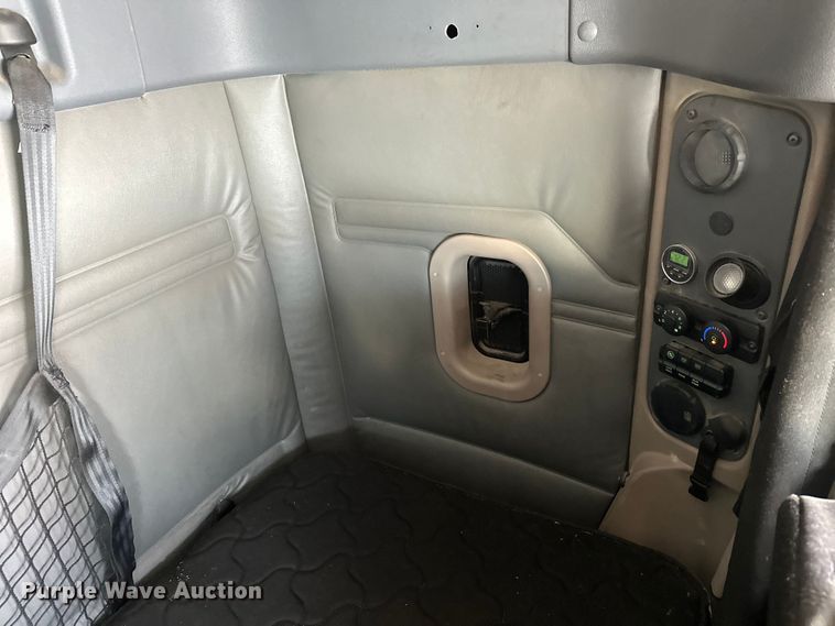 image for item FK1562 2014 Freightliner Cascadia semi truck