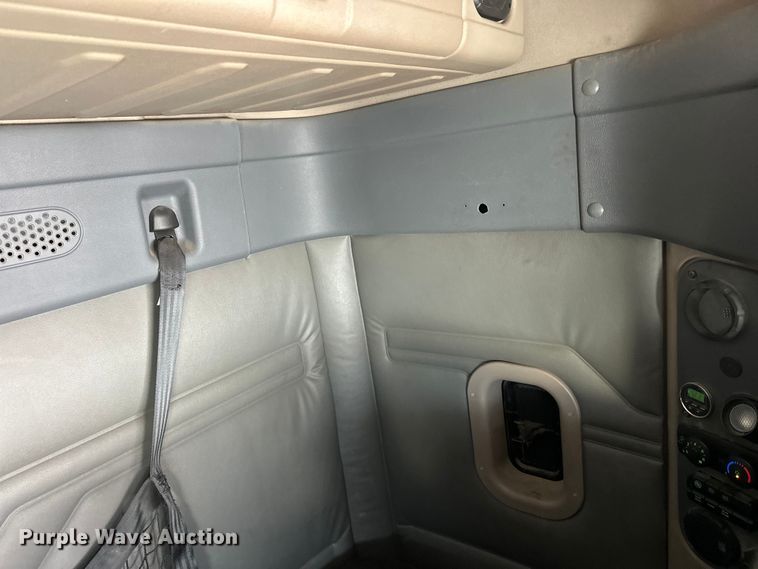 image for item FK1562 2014 Freightliner Cascadia semi truck