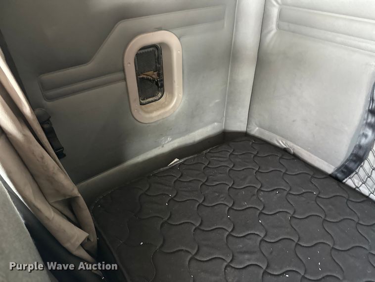 image for item FK1562 2014 Freightliner Cascadia semi truck