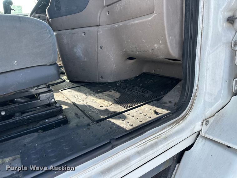 image for item FK1562 2014 Freightliner Cascadia semi truck