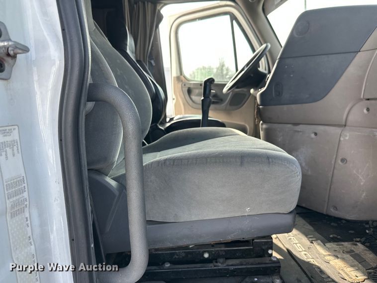 image for item FK1562 2014 Freightliner Cascadia semi truck