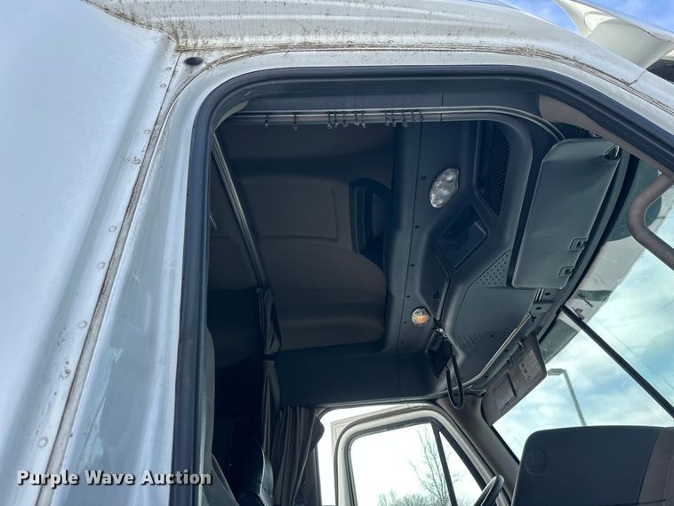 image for item FK1562 2014 Freightliner Cascadia semi truck