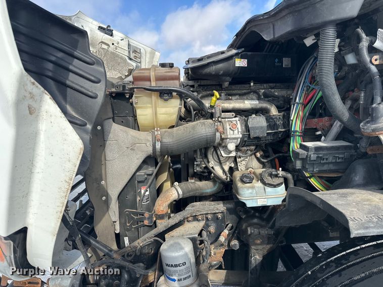 image for item FK1562 2014 Freightliner Cascadia semi truck