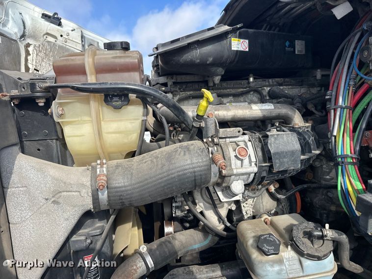 image for item FK1562 2014 Freightliner Cascadia semi truck