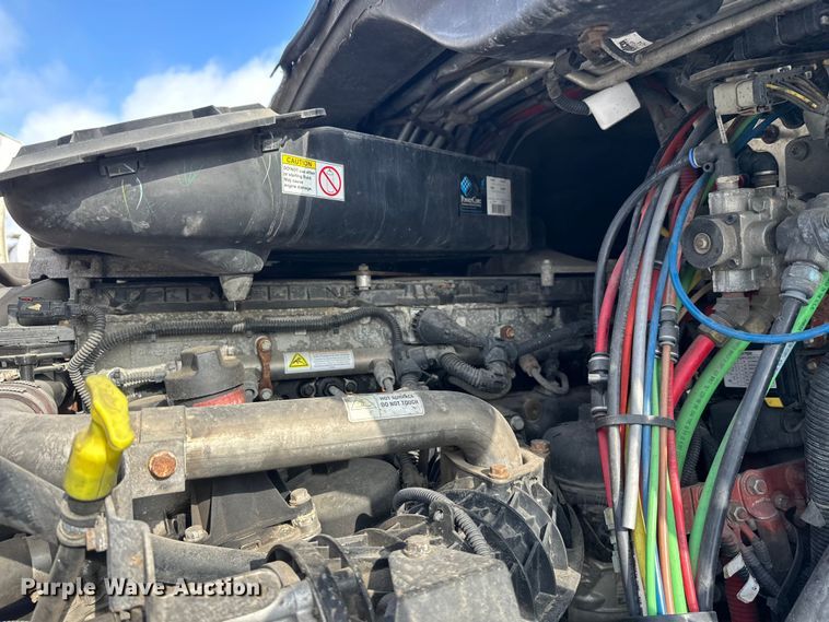 image for item FK1562 2014 Freightliner Cascadia semi truck