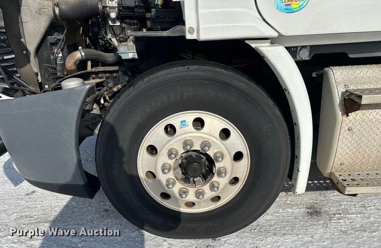 image for item FK1562 2014 Freightliner Cascadia semi truck