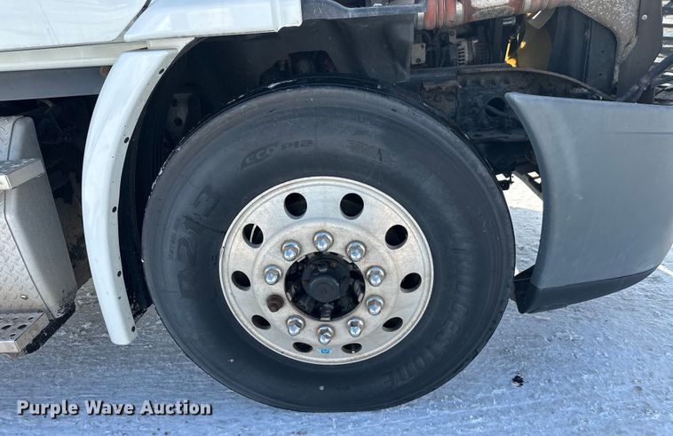 image for item FK1562 2014 Freightliner Cascadia semi truck