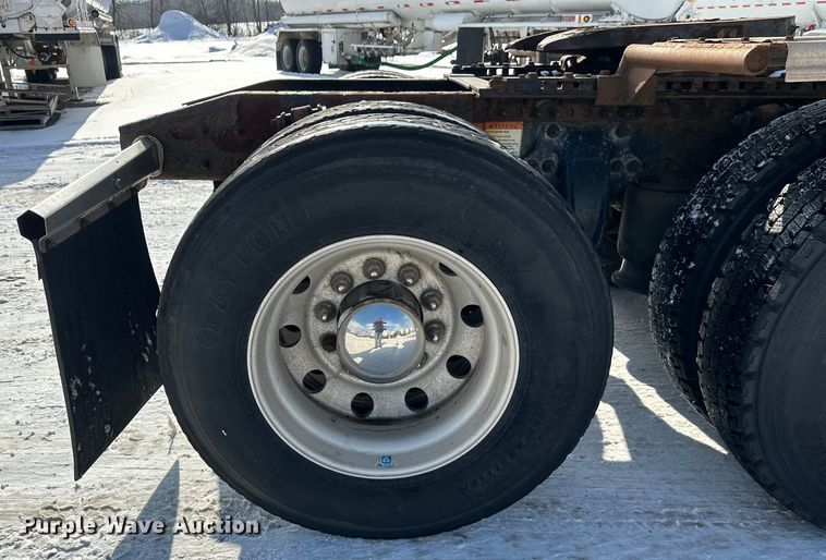 image for item FK1562 2014 Freightliner Cascadia semi truck