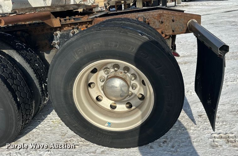 image for item FK1562 2014 Freightliner Cascadia semi truck