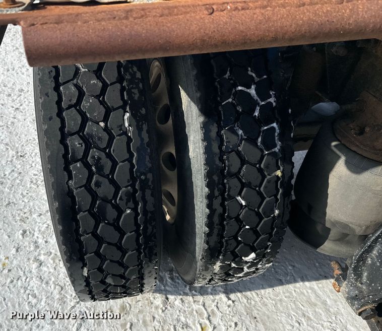 image for item FK1562 2014 Freightliner Cascadia semi truck